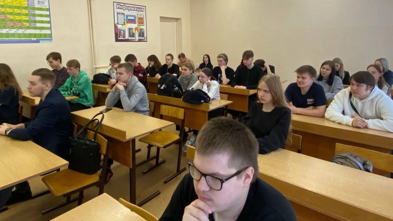 Представители Молодежной избирательной комиссии Вологодской области встретились с учениками 11 класса школы №24 в Вологде
