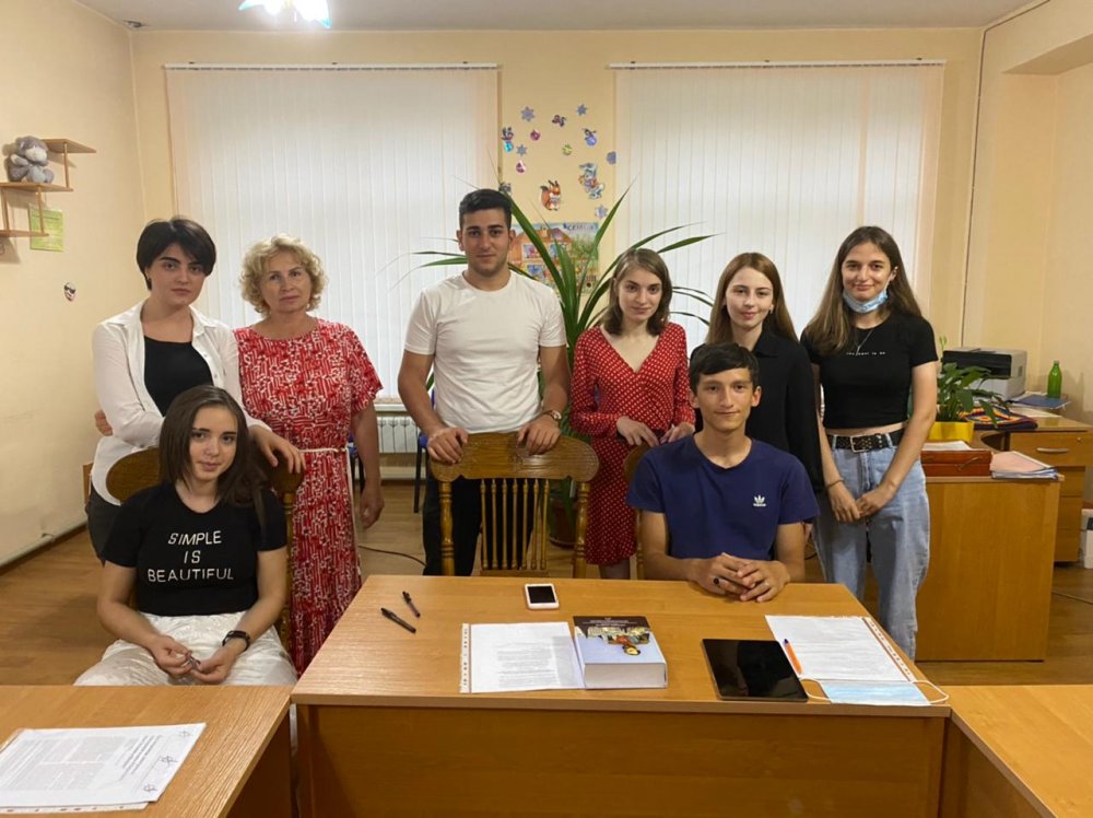 Юные законотворцы готовят свои проекты с МИК Северной Осетии